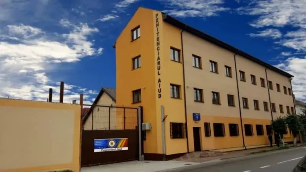 Un fost polițist militar care și-a ucis soția vrea să fie eliberat din Penitenciarul Aiud