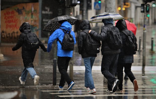 Ploi, lapoviță și ninsoare în România, până vineri dimineață. Cum va fi vremea în București