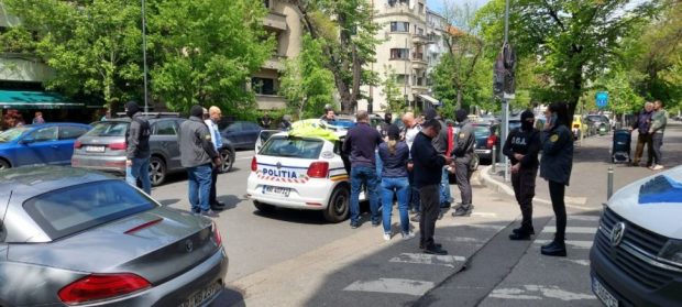 Cei doi polițiști de la Rutieră prinși luând mită pe Calea Dorobanți, în București, plasați în arest la domiciliu