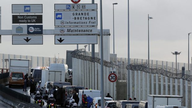 Doi șoferi români au fost prinși de vameșii francezi cu droguri de 5 milioane de euro în camion. Ce condamnare au primit