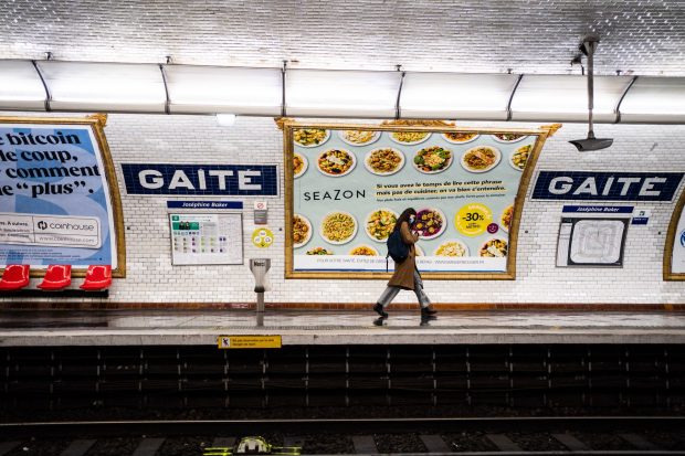 Două persoane au murit la metroul din Paris, după ce au fost lovite de o garnitură de tren