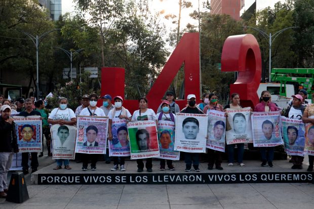 Armata mexicană a ignorat avertismentele cartelurilor cu privire la răpirea a 43 de studenți în 2014, arată informații confidențiale