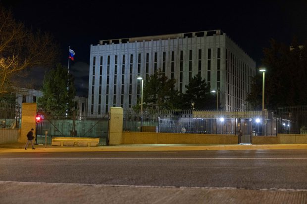 Alertă cu bombă la Ambasada Rusiei în SUA. Presa rusă anunță că o femeie a lăsat două valize în sediu