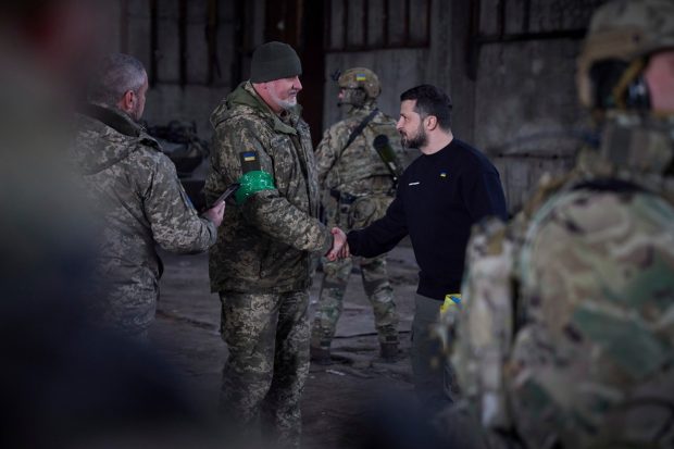 Volodimir Zelenski: De fiecare dată când aprovizionarea cu arme întârzie, soldații ucraineni își pierd viața