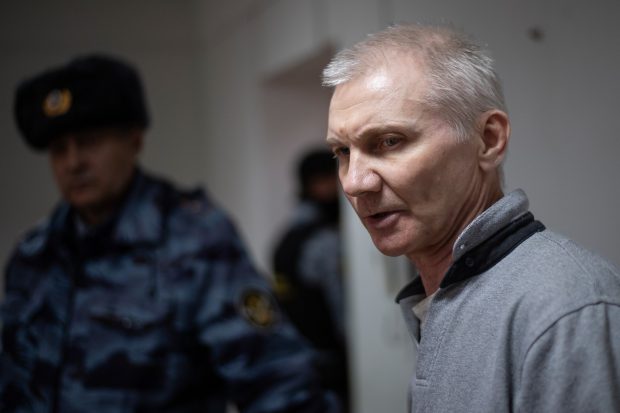 Belarusul îl extrădează în Rusia pe tatăl Mașei, condamnat la doi ani de închisoare după ce fata lui a făcut un desen împotriva războiului