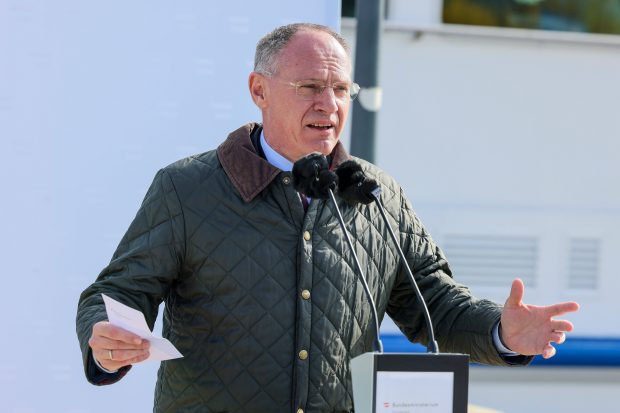 Gerhard Karner, ministrul austriac de Interne care s-a opus aderării României la Schengen, vine astăzi la București