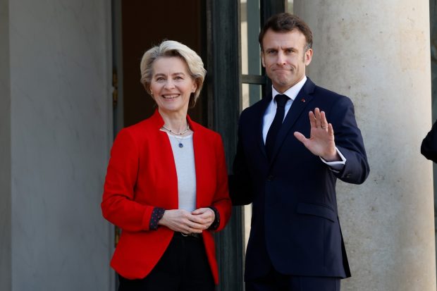 Emmanuel Macron și Ursula Von der Leyen merg împreună la Beijing, pentru a cere Chinei să nu ofere armament Rusiei