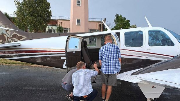 Clipe de groază la bordul unui avion, după ce o cobră s-a strecurat în cabină: „Toți au încremenit”