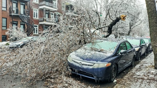 Doi morţi şi peste un milion de oameni fără curent, după ce o furtună de gheaţă a lovit Canada