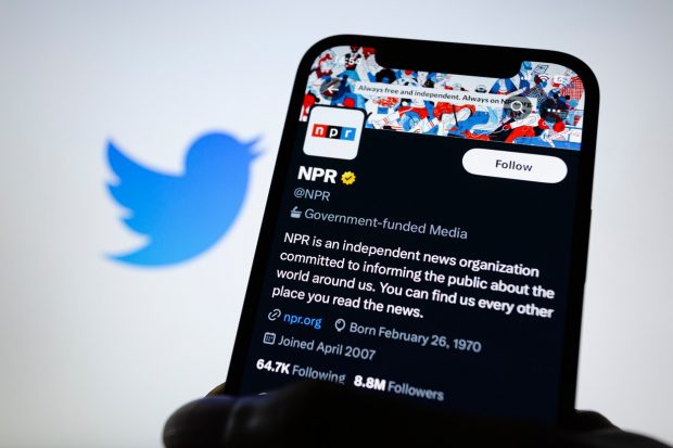 Radioul public american renunță la Twitter, după ce platforma lui Elon Musk a început să pună etichete instituțiilor de presă