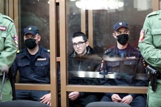 Un rus a fost condamnat la închisoare pe viață după ce a împușcat mortal nouă persoane într-un liceu din Kazan
