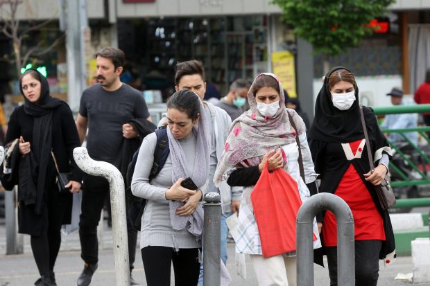 Iranul aprobă o lege care îi pedepsește pe cei care încurajează femeile să renunțe la hijab