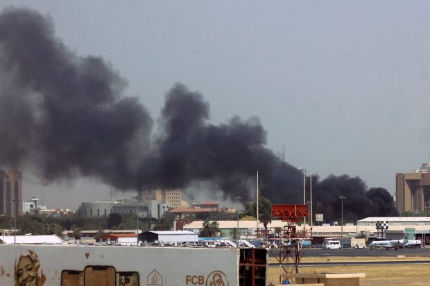 Lovitură de stat în desfășurare în Sudan. Ciocniri între armată și trupele paramilitare la Khartoum