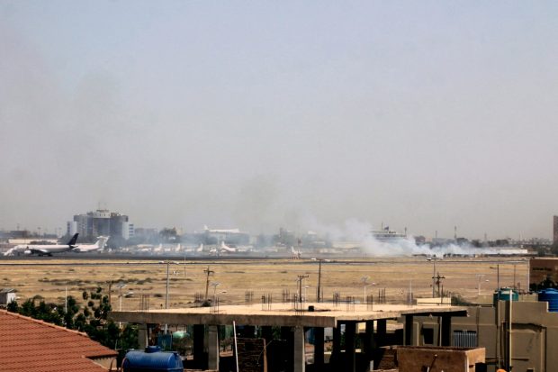 Un avion cu pasageri la bord a fost lovit de gloanțe pe Aeroportul Internaţional Khartoum din Sudan, în timpul tentativei de lovitură de stat