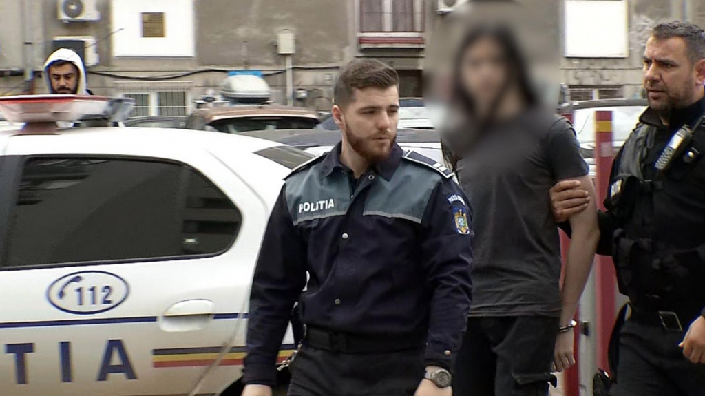 Un psiholog a analizat postura elevului din Capitală care și-a atacat profesoara cu un cuțit: „Stătea drept, părea mândru”