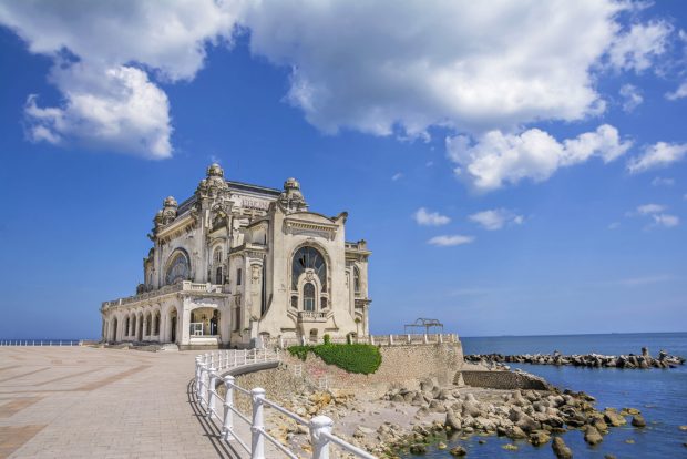 Joburi la mare, dar nu în stațiunile turistice. Care sunt variantele și cât se câștigă