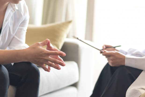 Cazul Iulia Marin poate produce o schimbare importantă. Până acum, românii puteau merge gratis la terapie, dar mecanismul era complicat. Colegiul Psihologilor propune altceva