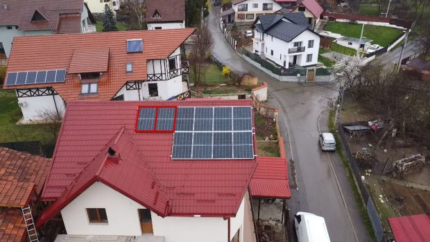Sistemul fotovoltaic Supracharged: maximizarea eficienței energetice cu costuri reduse