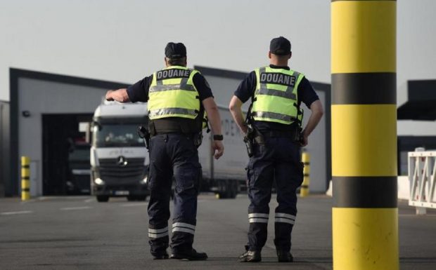 Șofer român de TIR care spunea că transportă dovleci și conopidă, amendat cu un milion de euro, în Franța: „La 55 de ani, mai crezi în Moș Crăciun?”