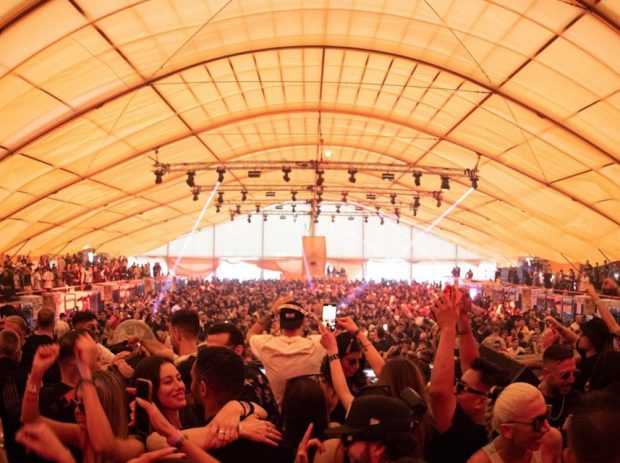 Peste 10.000 de turiști străini vin în România pentru cea de-a treizecea ediție a festivalului de muzică electronică Sunwaves