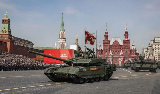 Rusia anunță că noul său tanc T-14 a intrat în luptă în Ucraina. Londra pune sub semnul întrebării performanța blindatelor