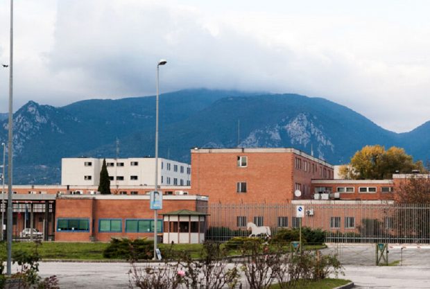 Un pușcăriaș român a băgat groaza în medicii dintr-o închisoare italiană, care nu mai vor acum să trateze deținuții. Ultima lui victimă e o doctoriță