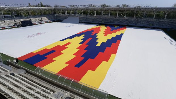 Tricoul uriaș expus pe stadionul Arcul de Triumf și realizat din plastic reciclat a intrat în Cartea Recordurilor, anunță FR de Rugby