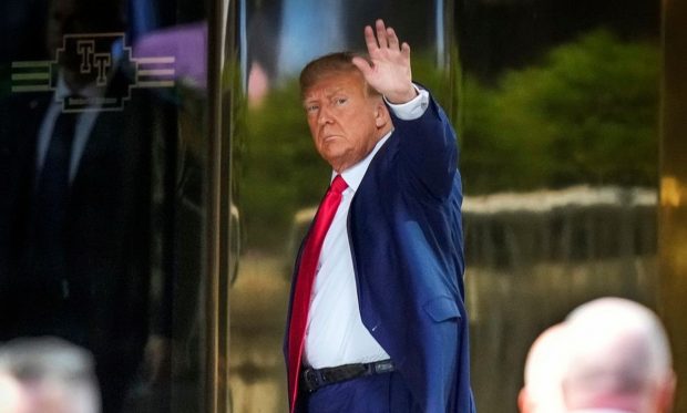 Donald Trump se predă astăzi în fața instanței din New York. Măsuri sporite de securitate în așteptarea unor proteste de amploare