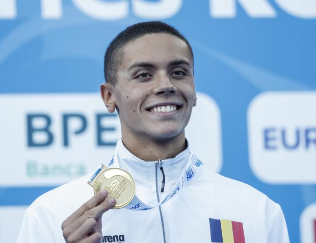 David Popovici și-a donat medalia de aur de la Mondiale în scop caritabil. „Cel mai important campionat este campionatul vieţii”