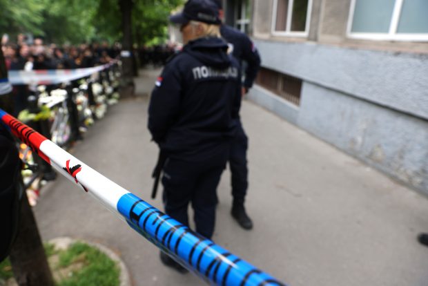 Un nou atac armat într-o școală din Belgrad. O fostă elevă a înjunghiat o profesoară și o altă elevă de 16 ani