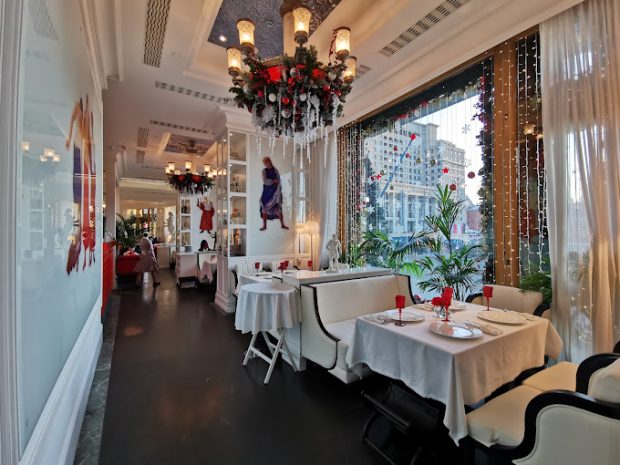 Rușii vor să impună o taxă pe masa la restaurant, iar banii să fie donați armatei
