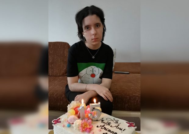 Fundația Ringier și prietenii îi oferă un dar special Arianei. Fata care are cancer, pareză facială și a surzit a primit 128.000 de euro pentru operații pe creier