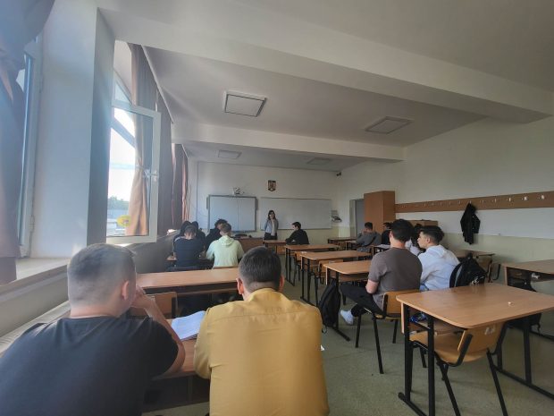 REPORTAJ. Într-un liceu din București doar 10 profesori din 130 sunt în grevă generală. „Mi se pare tardivă greva și este nedrept pentru elevi”
