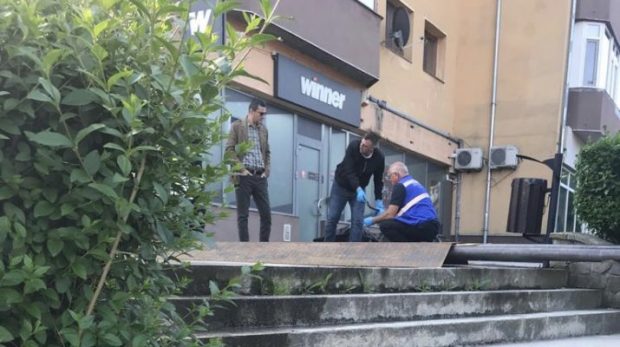 Un bărbat a murit după ce și-a dat foc în apropierea unui liceu din Râmnicu Vâlcea