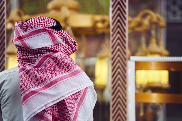 Claustrofobie, singurătate și plictiseală gravă. Cum arată de fapt viața pentru un european în raiul petrodolarilor arabi, acolo unde trei români celebri câștigă milioane pe an 