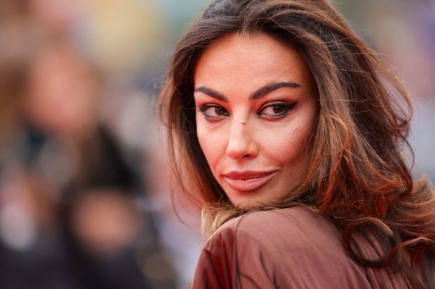 Cum a venit îmbracată Mădălina Ghenea la premiera filmului cu Leonardo diCaprio și Robert deNiro de la Cannes. A atras toate privirile