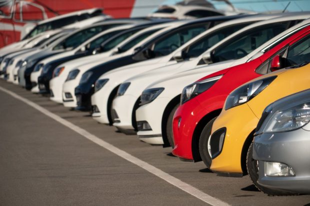 Greenpeace: Marii producători auto emit anual 74 de milioane de tone de dioxid de carbon. „Ne împing către o catastrofă climatică”