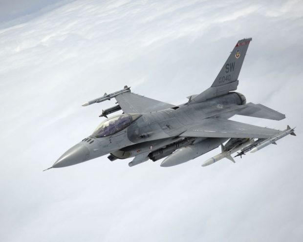 Avioanele F-16 nu vor ajunge prea curând pe cerul ucrainean. Cine și când le-ar putea dona Kievului