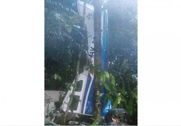 Trei copii și un bebeluș au fost descoperiți în viață, la 17 zile după ce avionul în care se aflau s-a prăbușit în junglă, în Columbia