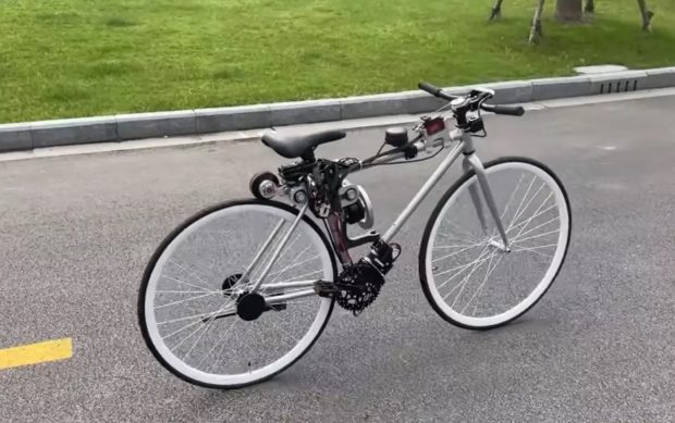 Revoluție pe două roți: bicicleta care își ține echilibrul singură
