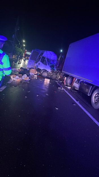 Accident pe DN2, între o autoutilitară și un TIR. O persoană a murit, iar alta a fost rănită