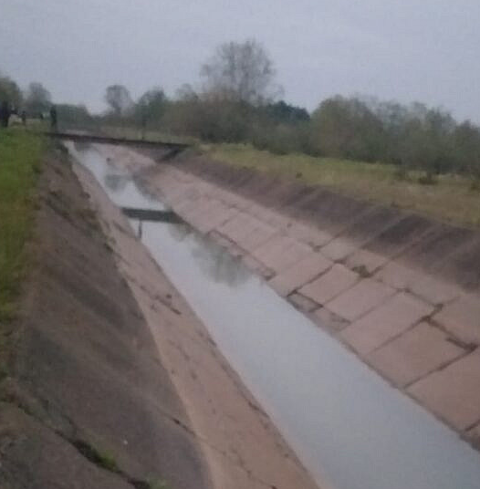 Un băiețel de cinci ani a murit după ce a căzut cu bicicleta într-un canal cu apă, la Bilca, în Suceava