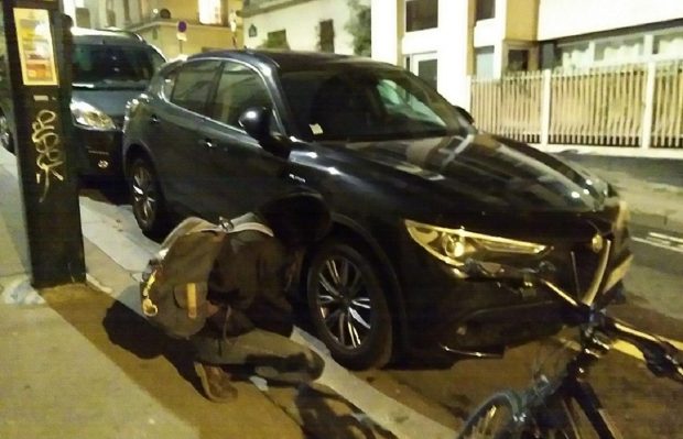 Un român „eco-extremist” a dezumflat cauciucurile la zeci de SUV-uri, în Austria, una dintre mașini a lovit apoi un om pe trotuar