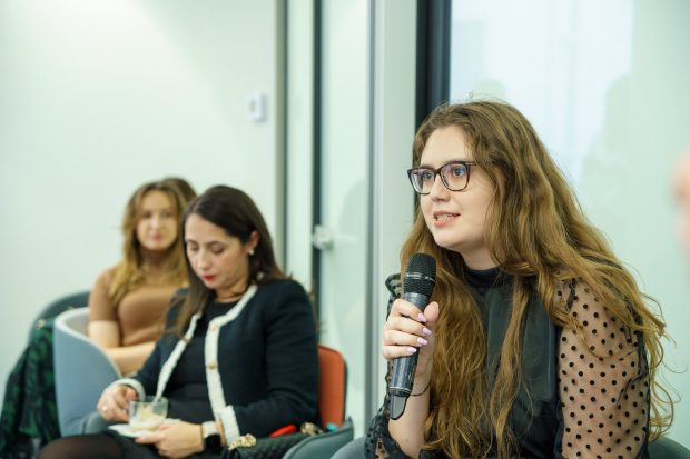 CRISTINA PREDA, studentă: „Împarte-ți bugetul în categorii, acordă importanță carierei, învață cum să investești cu cap”