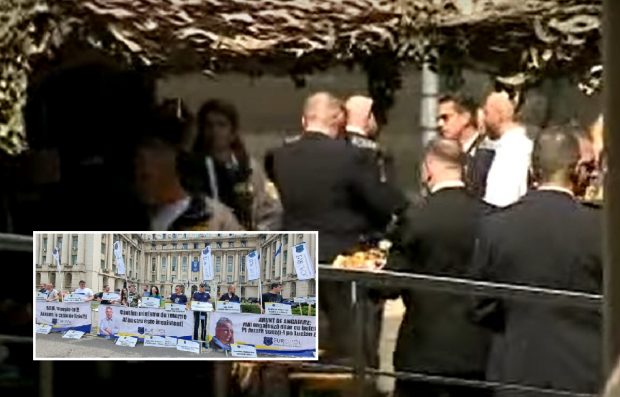Polițiștii protestau în fața ministerului, dar șefii din MAI erau la festivitățile Direcției Generale Anticorupție, unde cântau membri ai Ansamblului Doina al Armatei