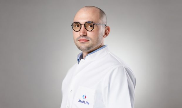 [Medici Buni] Dr. Rață Mihai, Spitalul de Ortopedie și Chirurgie Plastică MedLife: „Toți trebuie să ne dorim să fim mai buni azi pentru pacienții de mâine”