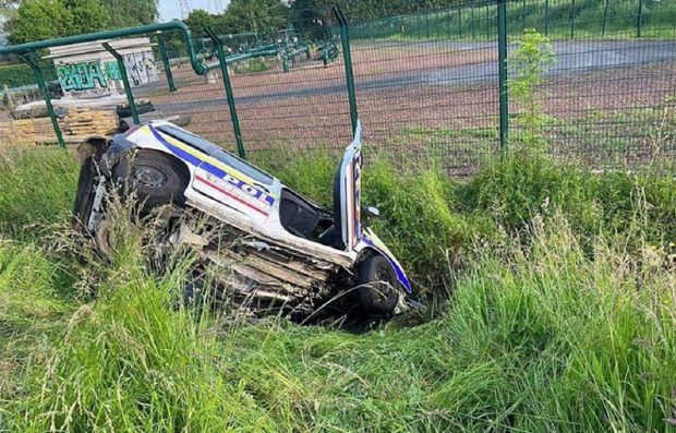 O adolescentă de 16 ani găsită în viața în mașina în care au murit trei polițiști, într-un accident cu 4 morți, în Franța