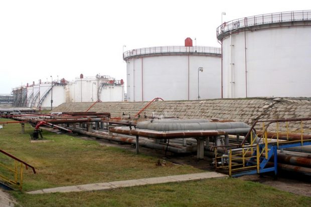 Două persoane au căzut într-un bazin, la Rafinăria Petromidia. A intervenit și elicopterul SMURD