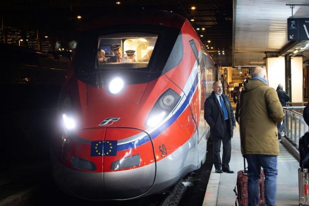 Un român a murit în Italia, după ce a fost lovit de tren în timpul unei dispute aprinse în apropierea șinelor de cale ferată