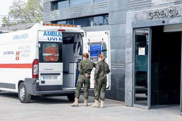 Un român de 22 de ani a murit în Spania la șase zile după ce un utilaj a căzut peste el la muncă